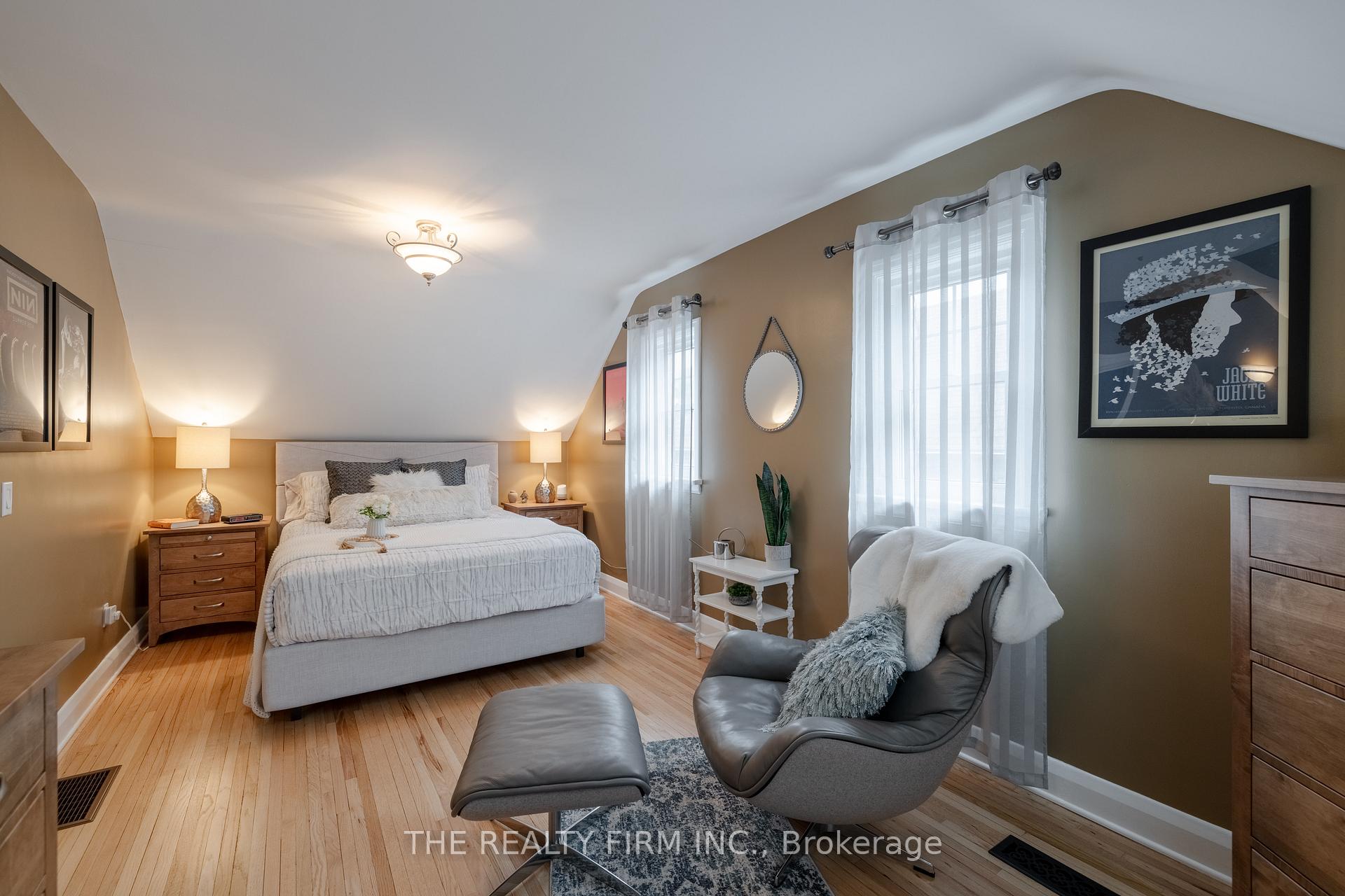 Photo 21 of 384 Spruce Street, London, East H — HOMEH