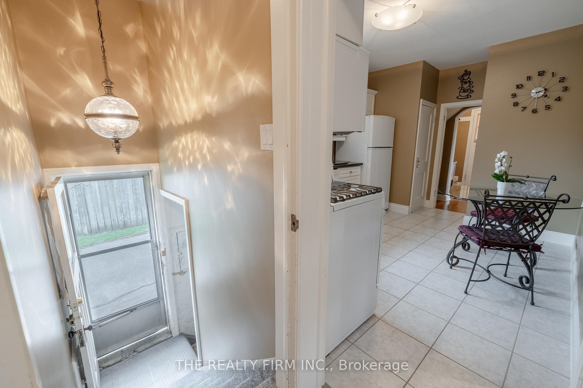 Photo 30 of 384 Spruce Street, London, East H — HOMEH