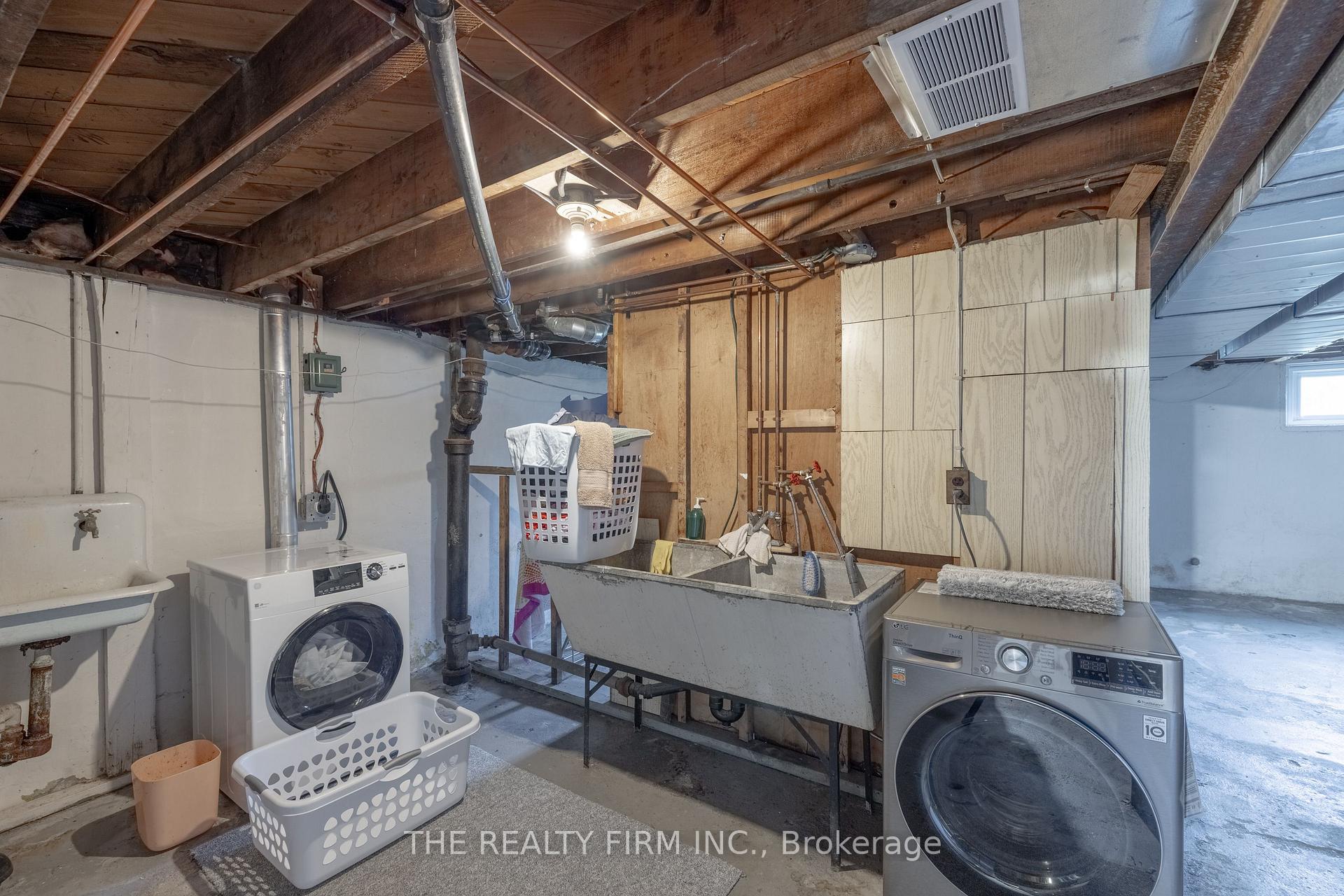 Photo 36 of 384 Spruce Street, London, East H — HOMEH