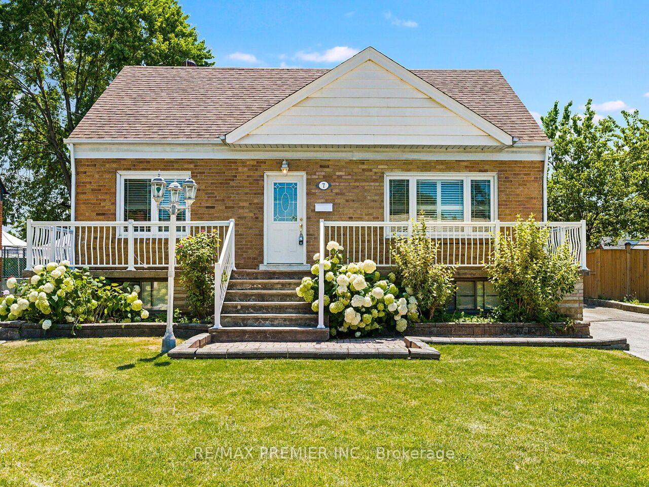 Photo 2 of 7 Mayall Avenue, North York, Downsview-Roding-CFB — HOMEH