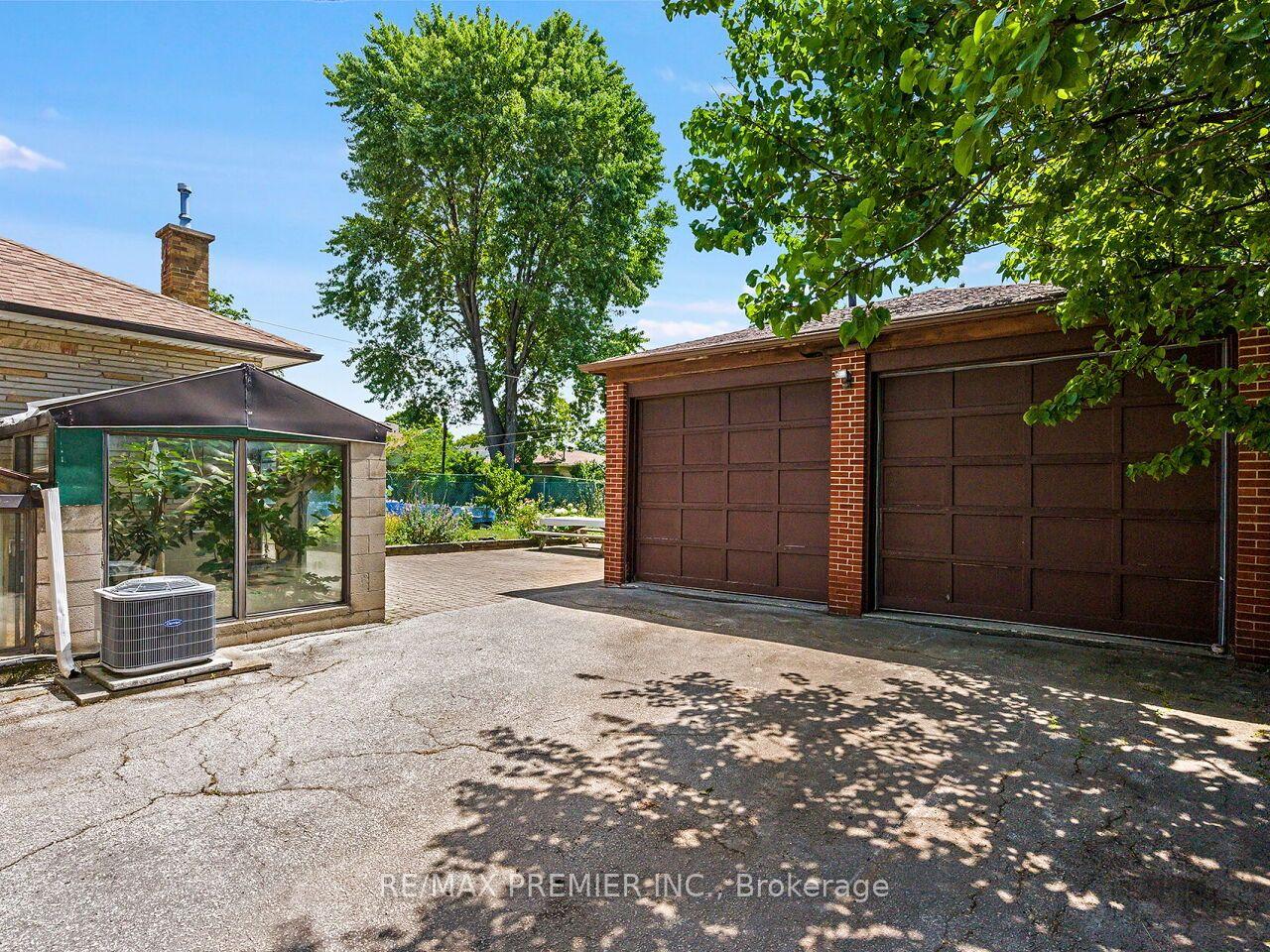 Photo 4 of 7 Mayall Avenue, North York, Downsview-Roding-CFB — HOMEH