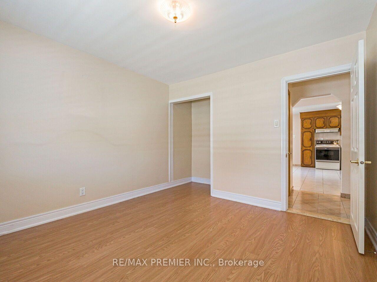Photo 13 of 7 Mayall Avenue, North York, Downsview-Roding-CFB — HOMEH