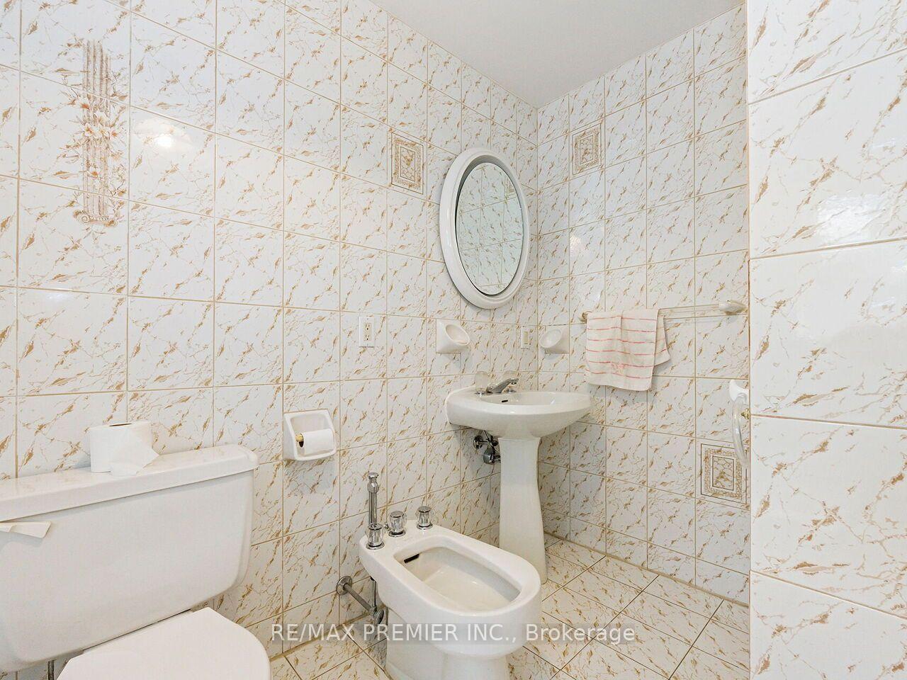 Photo 17 of 7 Mayall Avenue, North York, Downsview-Roding-CFB — HOMEH