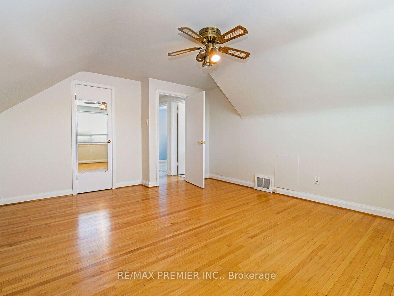 Photo 18 of 7 Mayall Avenue, North York, Downsview-Roding-CFB — HOMEH