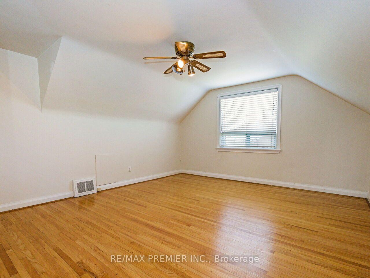 Photo 19 of 7 Mayall Avenue, North York, Downsview-Roding-CFB — HOMEH