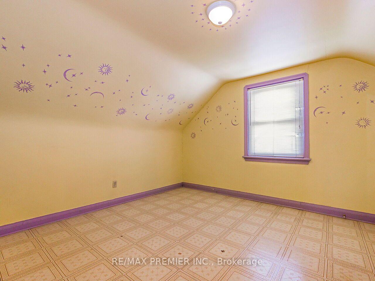 Photo 20 of 7 Mayall Avenue, North York, Downsview-Roding-CFB — HOMEH