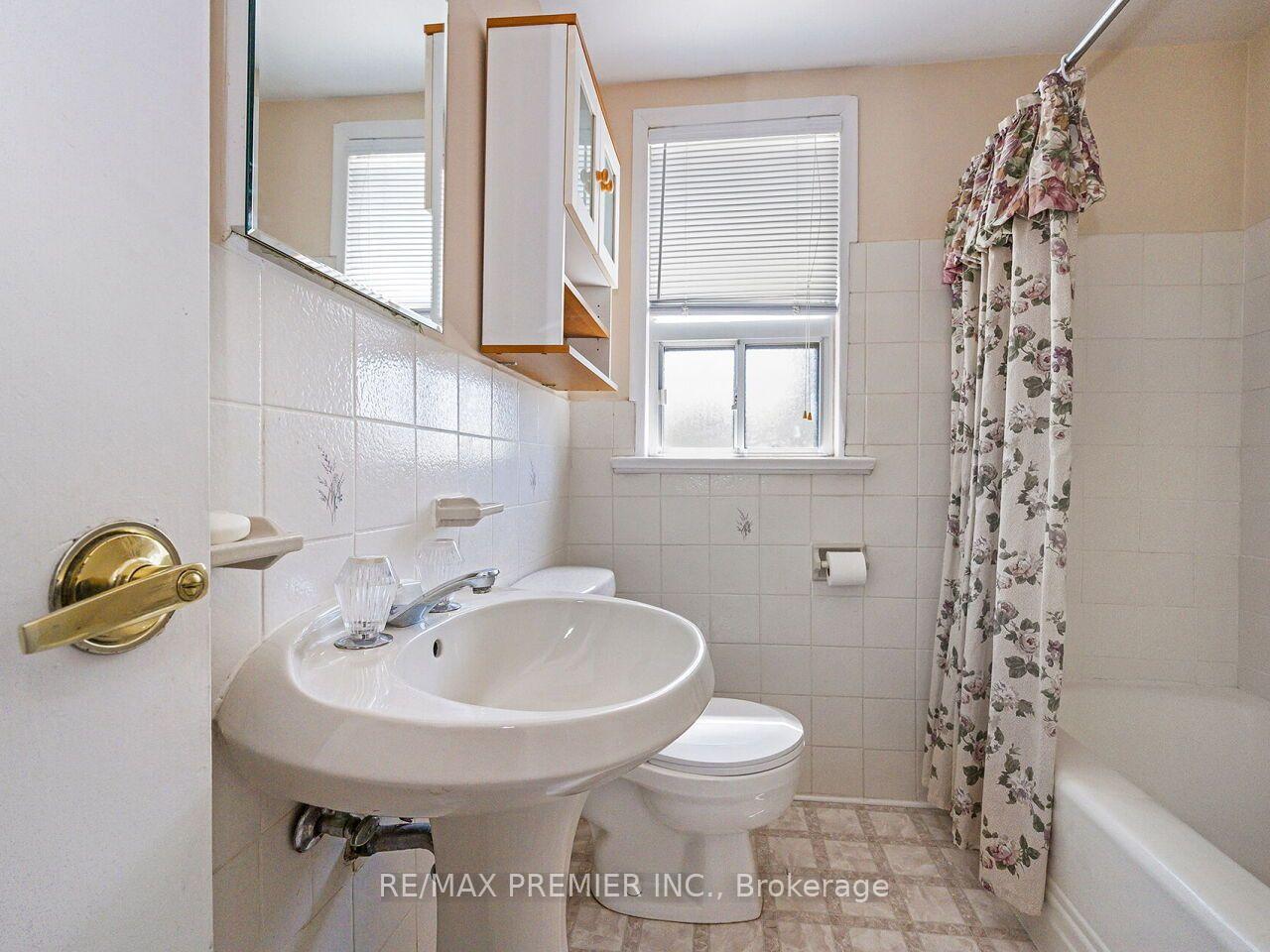 Photo 22 of 7 Mayall Avenue, North York, Downsview-Roding-CFB — HOMEH