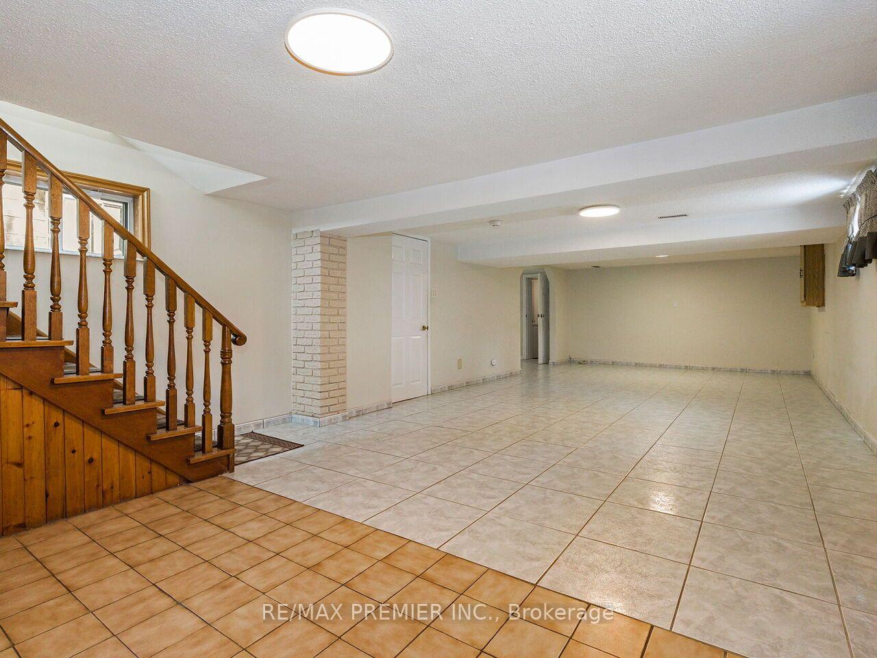 Photo 26 of 7 Mayall Avenue, North York, Downsview-Roding-CFB — HOMEH
