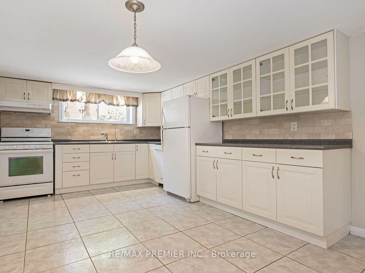 Photo 30 of 7 Mayall Avenue, North York, Downsview-Roding-CFB — HOMEH