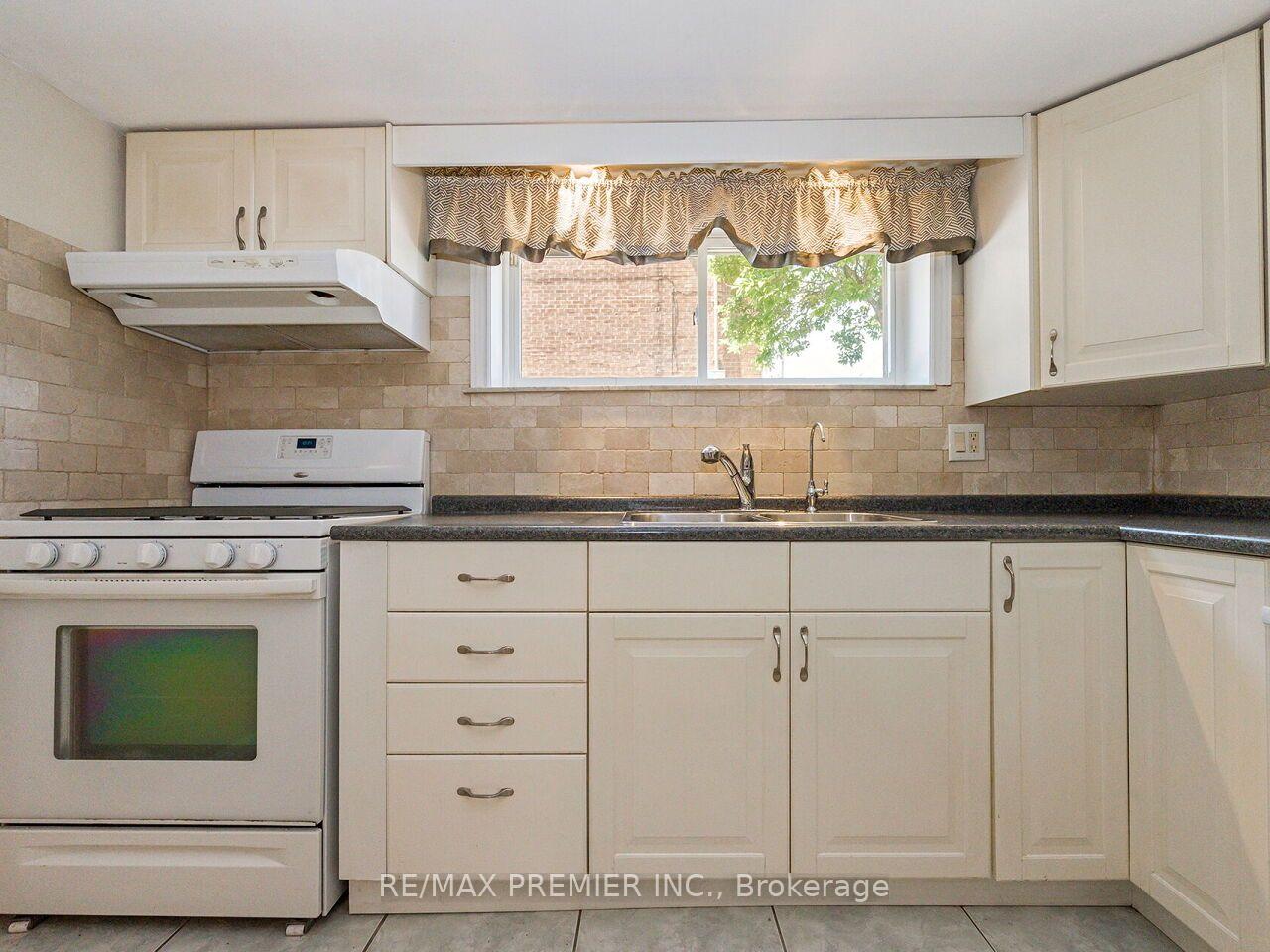 Photo 32 of 7 Mayall Avenue, North York, Downsview-Roding-CFB — HOMEH
