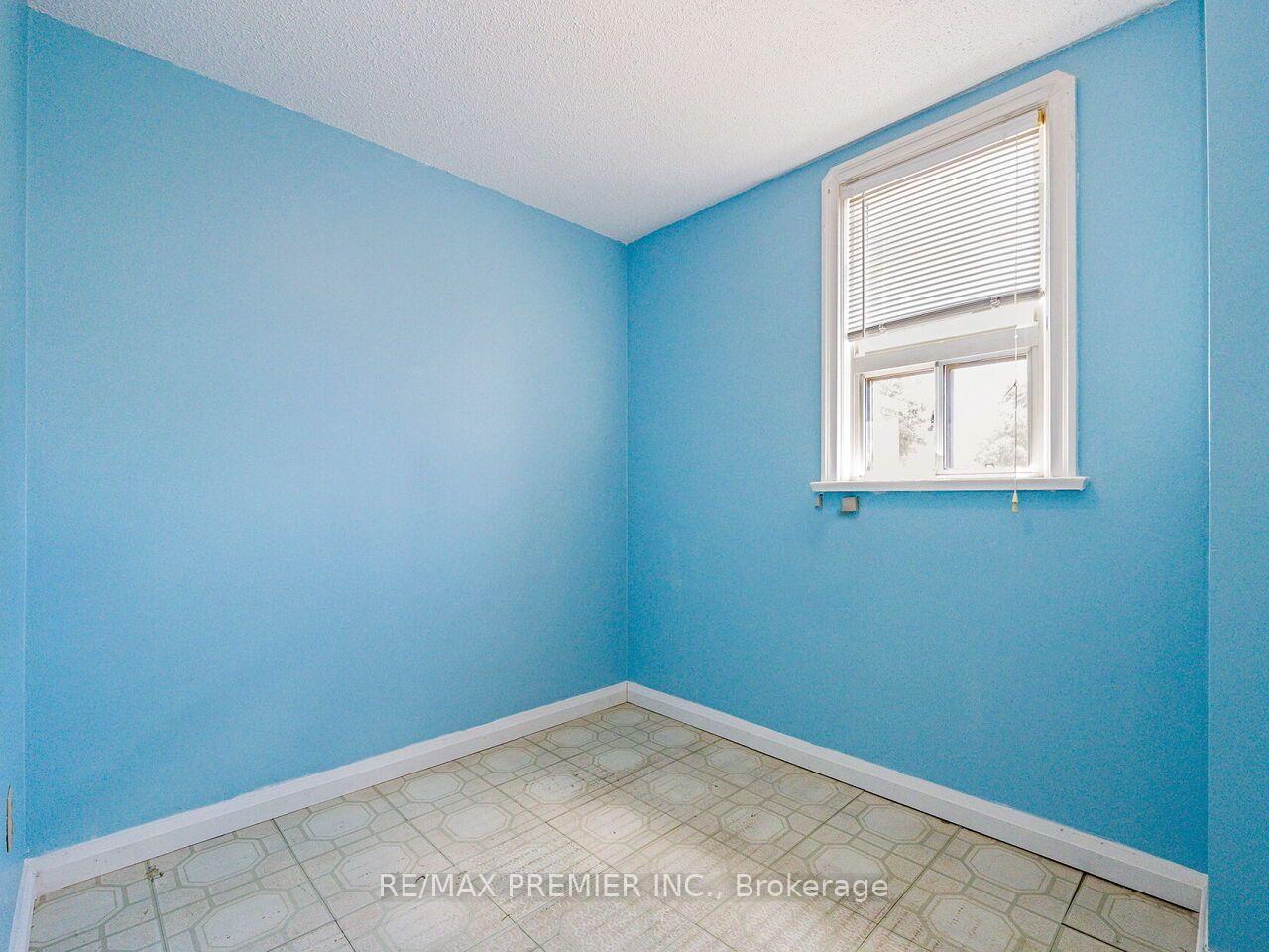 Photo 34 of 7 Mayall Avenue, North York, Downsview-Roding-CFB — HOMEH