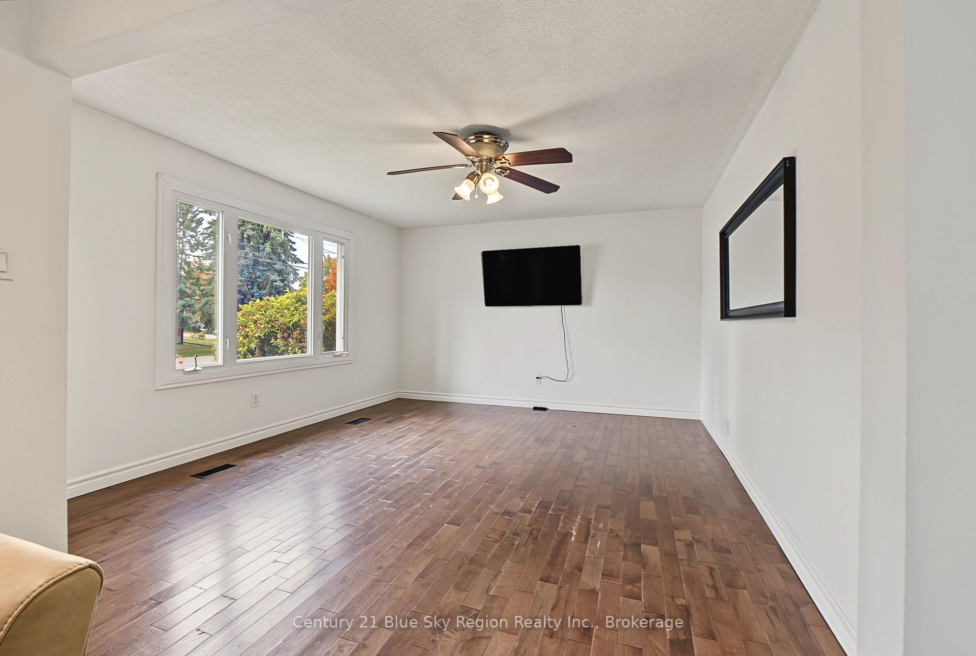 Photo 5 of 22 Corbett Street, North Bay, Ferris — HOMEH