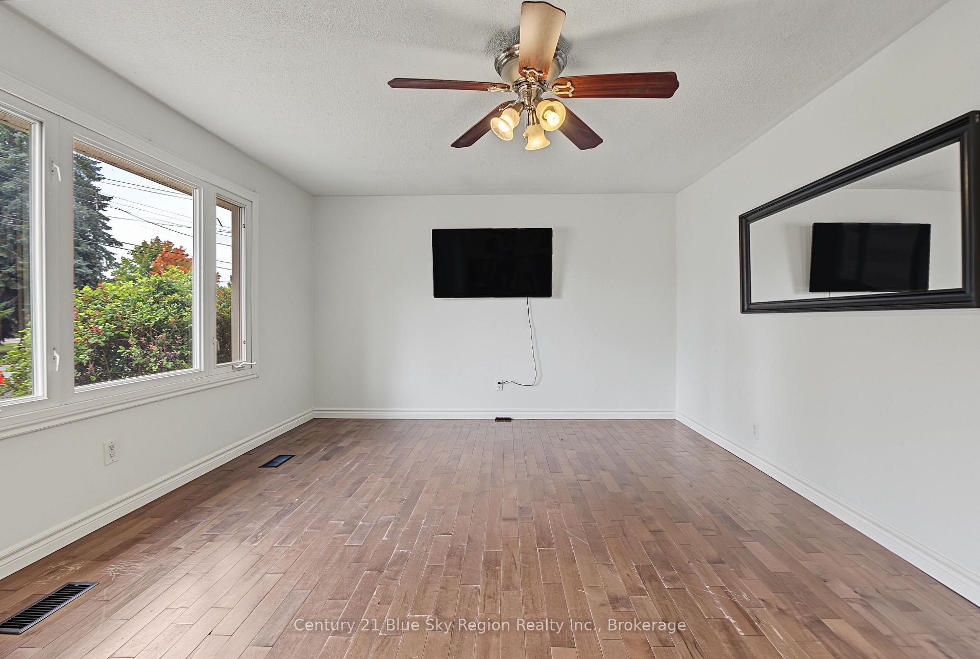Photo 7 of 22 Corbett Street, North Bay, Ferris — HOMEH