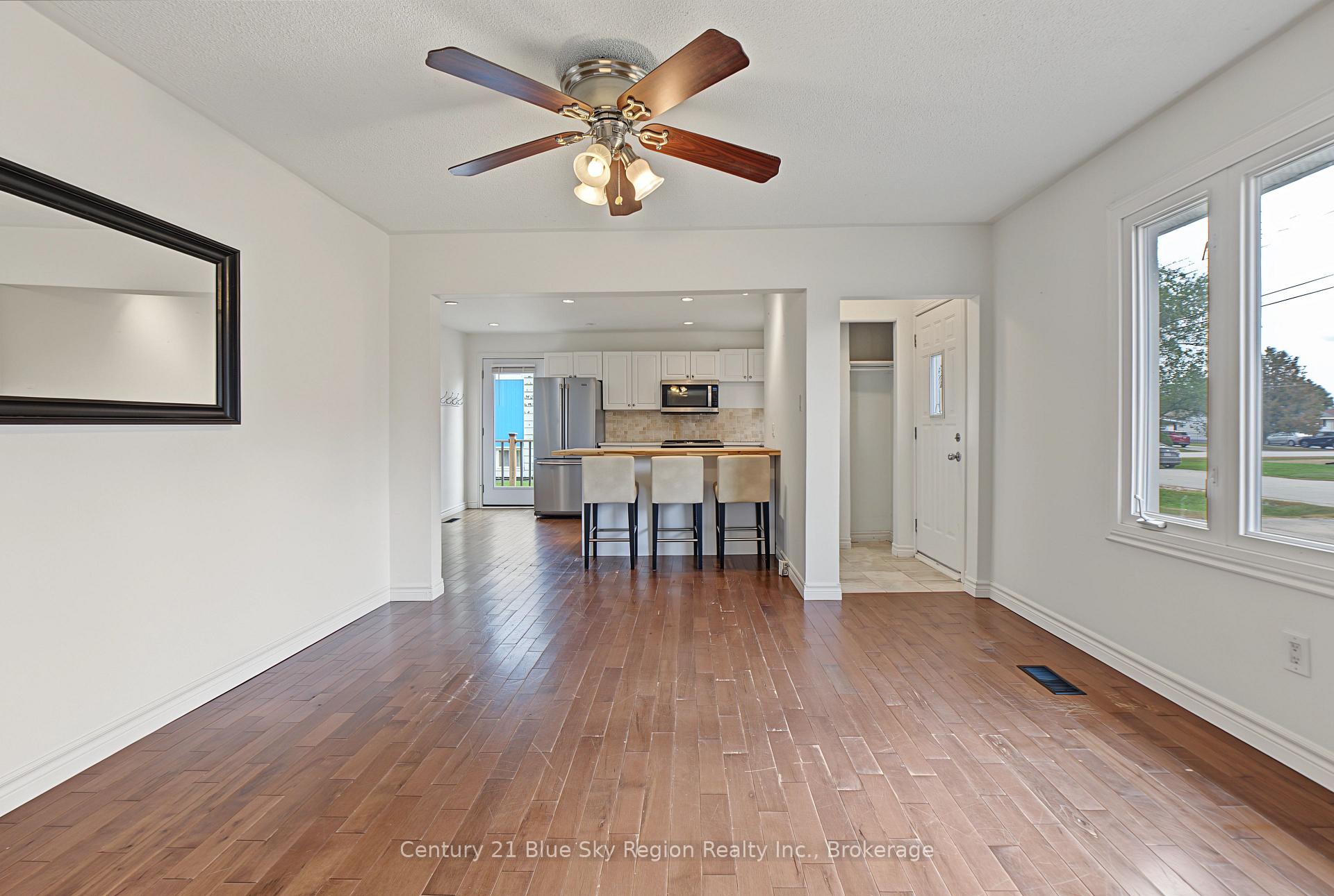 Photo 8 of 22 Corbett Street, North Bay, Ferris — HOMEH