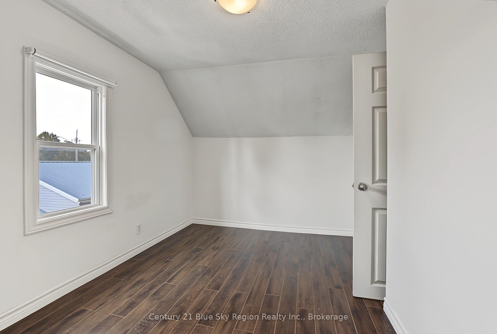 Photo 15 of 22 Corbett Street, North Bay, Ferris — HOMEH