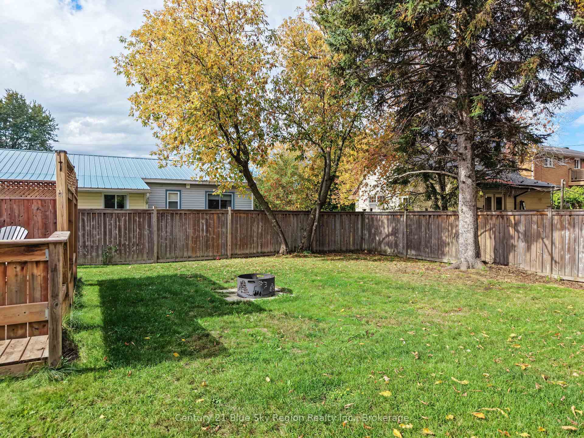 Photo 23 of 22 Corbett Street, North Bay, Ferris — HOMEH
