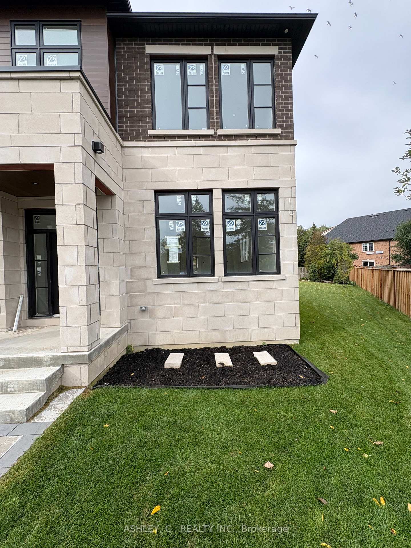 Photo 7 of 2574 Sharon Crescent, Mississauga, Erindale — HOMEH