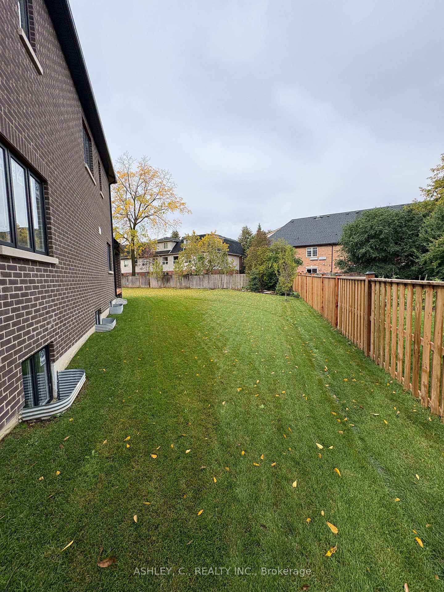 Photo 8 of 2574 Sharon Crescent, Mississauga, Erindale — HOMEH