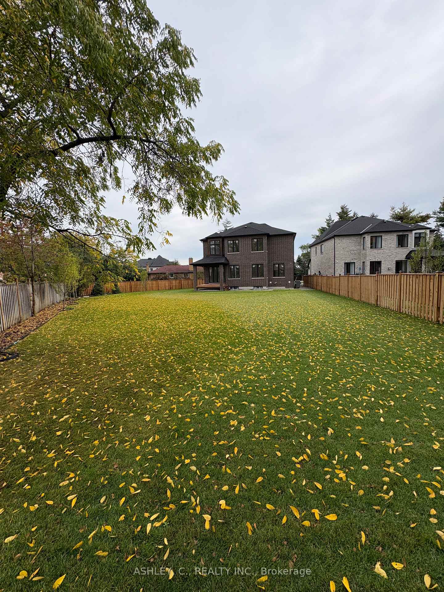 Photo 9 of 2574 Sharon Crescent, Mississauga, Erindale — HOMEH