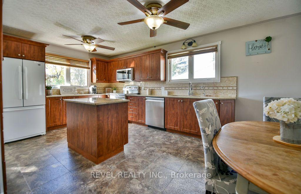 Photo 3 of 356 Shub Avenue, Timmins, TNW - Riverpark — HOMEH