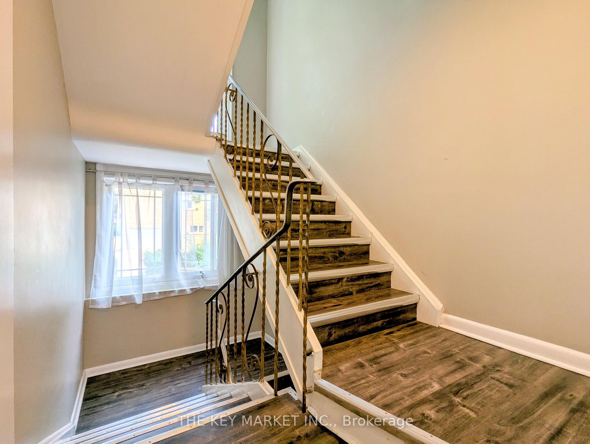 Photo 10 of Unit 2, 211 St Clements Avenue, Toronto, Yonge-Eglinton — HOMEH