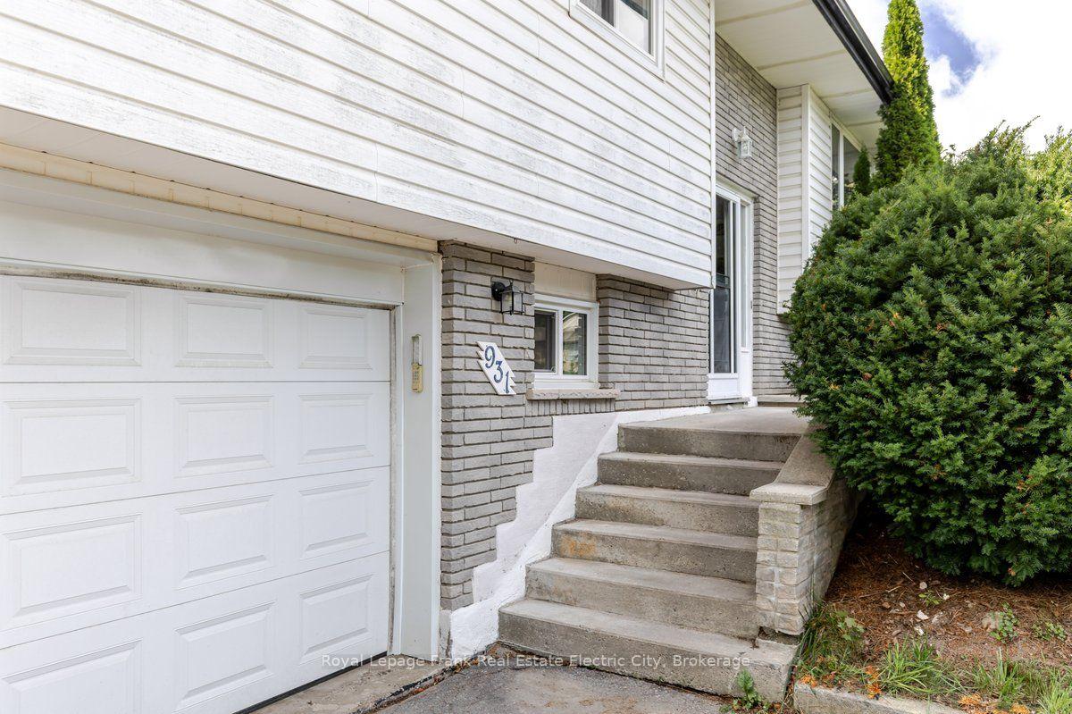 Photo 2 of 931 Golfview Road, Peterborough, Otonabee Ward 1 — HOMEH