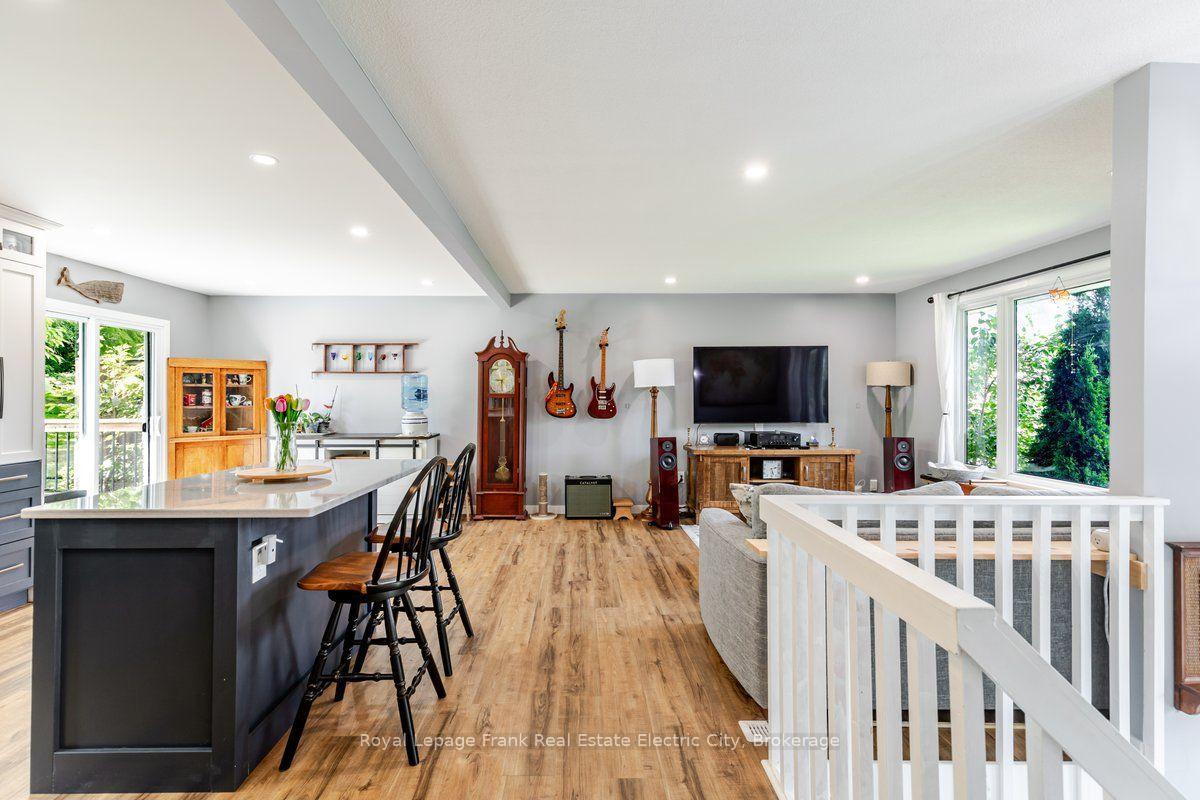 Photo 5 of 931 Golfview Road, Peterborough, Otonabee Ward 1 — HOMEH