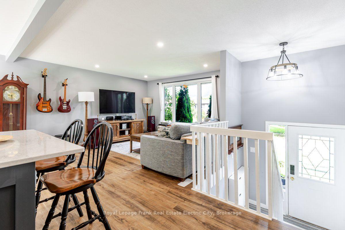 Photo 6 of 931 Golfview Road, Peterborough, Otonabee Ward 1 — HOMEH