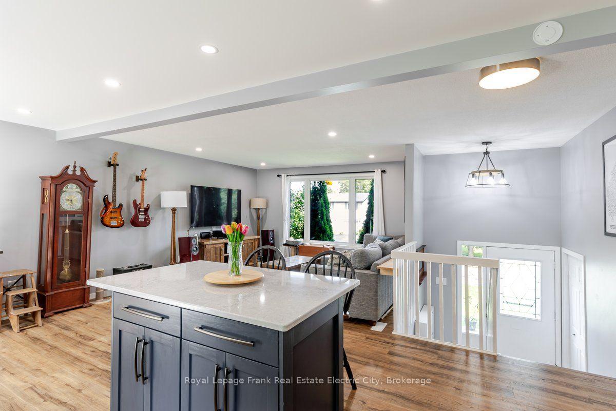 Photo 16 of 931 Golfview Road, Peterborough, Otonabee Ward 1 — HOMEH