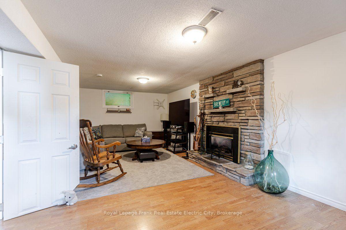 Photo 26 of 931 Golfview Road, Peterborough, Otonabee Ward 1 — HOMEH