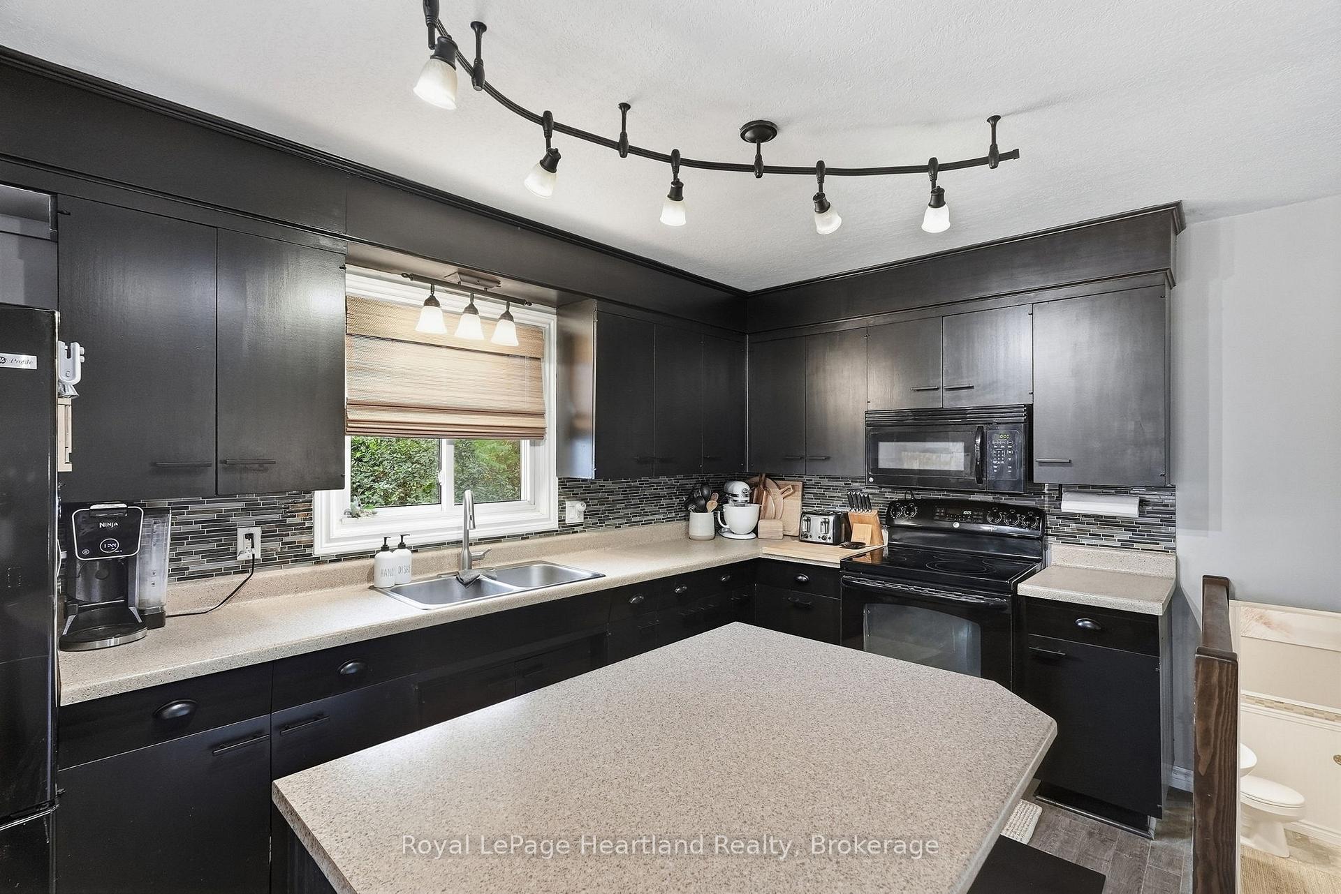 Photo 11 of 11 William Street N, Minto — HOMEH