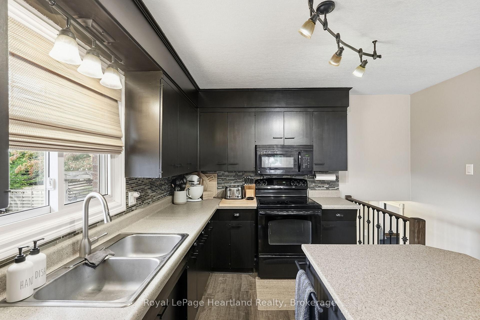 Photo 12 of 11 William Street N, Minto — HOMEH