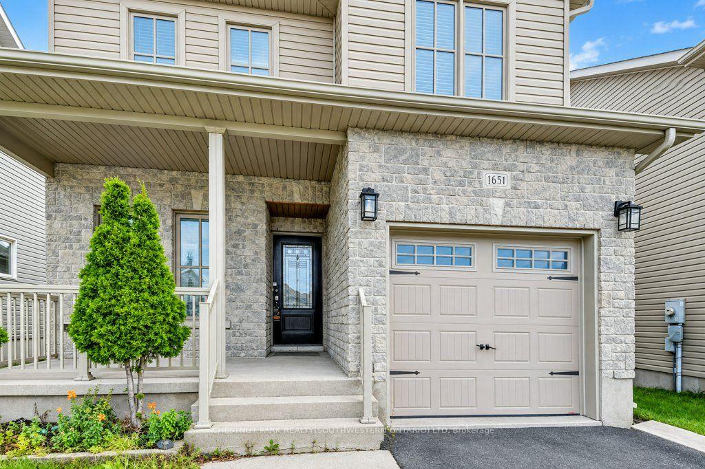 Photo 4 of 1651 Crimson Crescent, Kingston, City Northwest — HOMEH