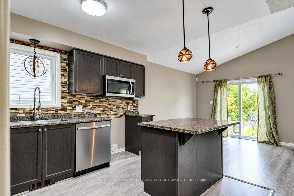 Photo 6 of 1651 Crimson Crescent, Kingston, City Northwest — HOMEH