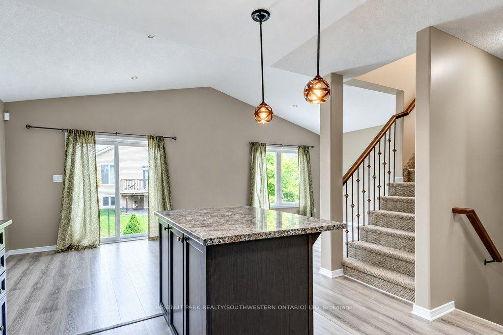 Photo 9 of 1651 Crimson Crescent, Kingston, City Northwest — HOMEH