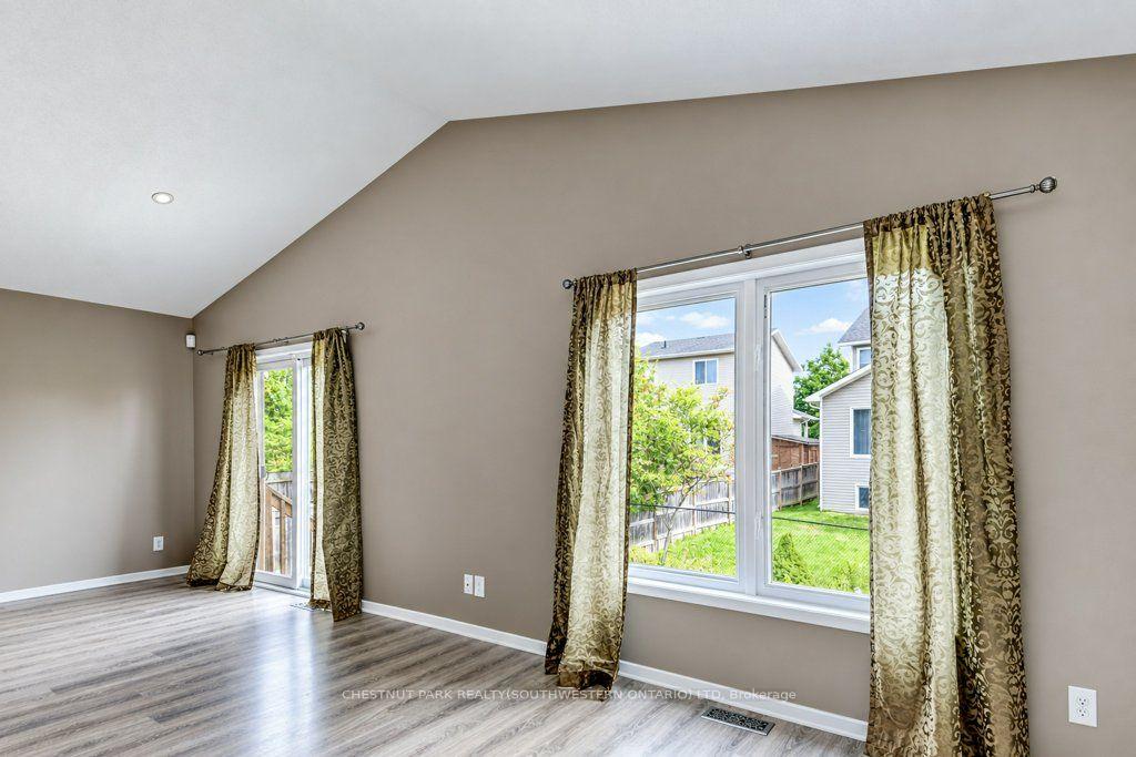 Photo 10 of 1651 Crimson Crescent, Kingston, City Northwest — HOMEH