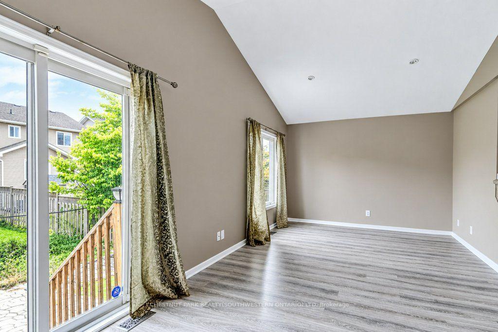 Photo 11 of 1651 Crimson Crescent, Kingston, City Northwest — HOMEH