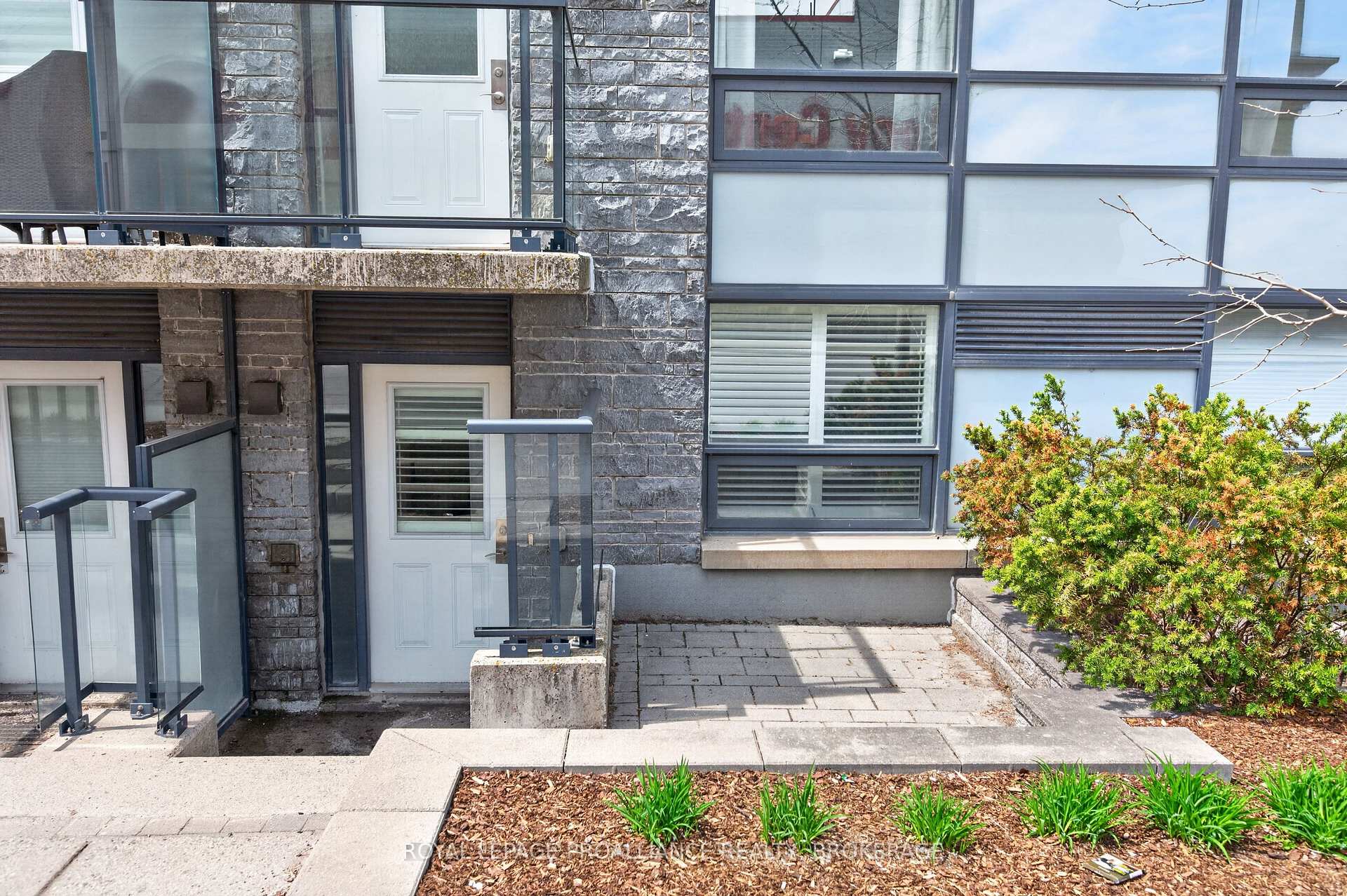 Photo 5 of Unit A2, 121 Queen Street, Kingston, East of Sir John A. Blvd — HOMEH