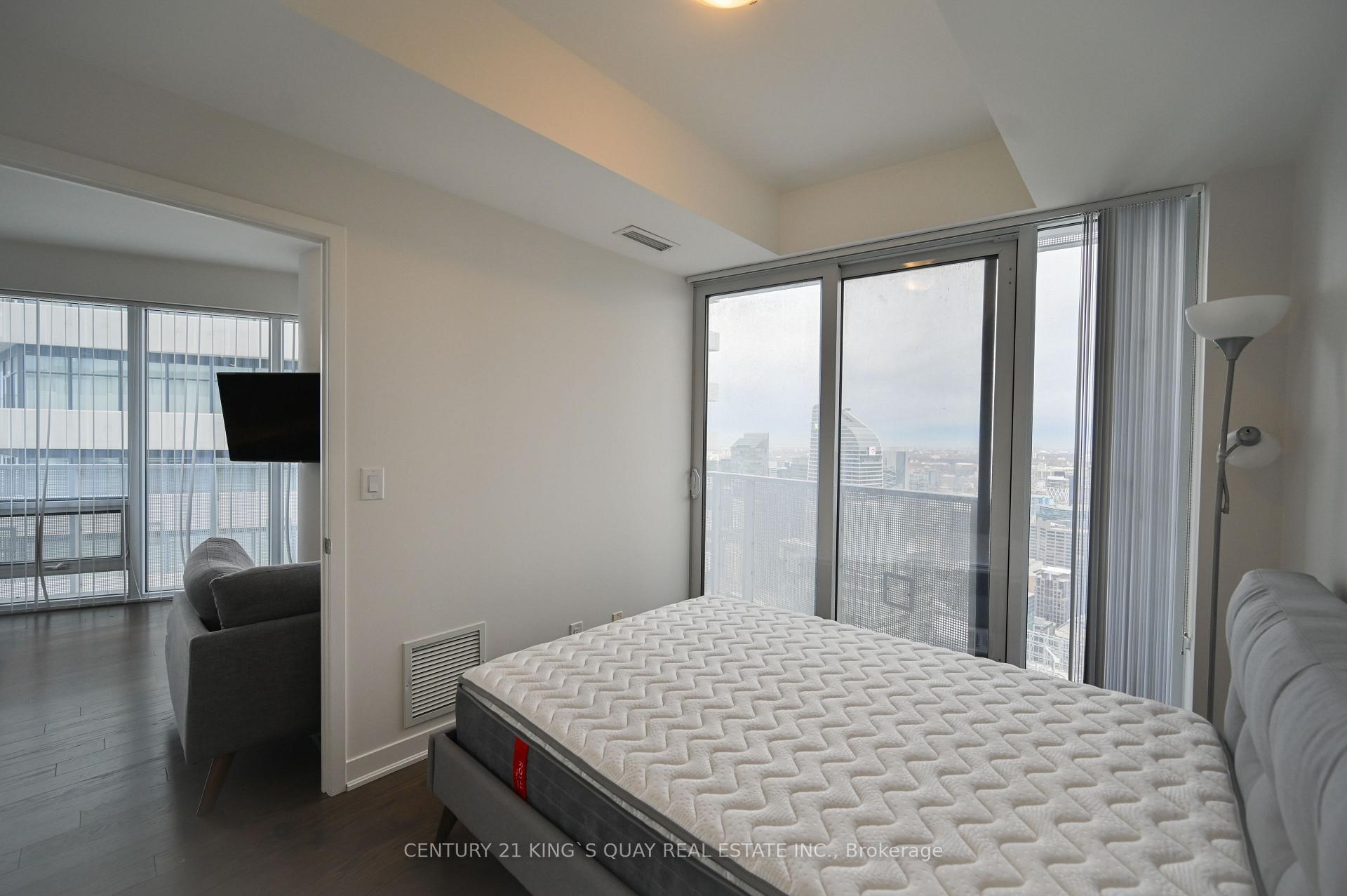 Photo 11 of Unit 6802, 88 Harbour Street, Toronto, Waterfront Communities — HOMEH