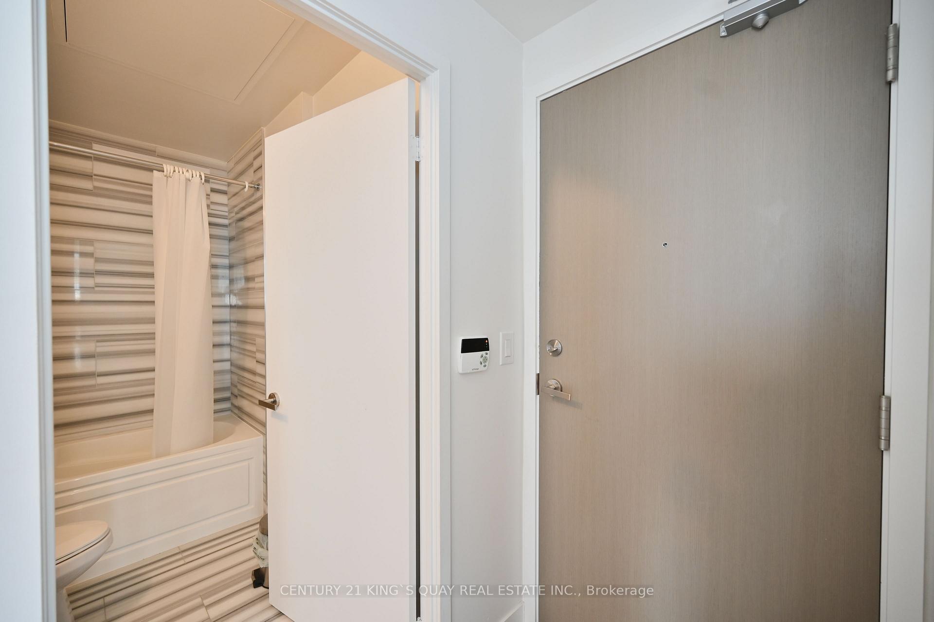 Photo 13 of Unit 6802, 88 Harbour Street, Toronto, Waterfront Communities — HOMEH
