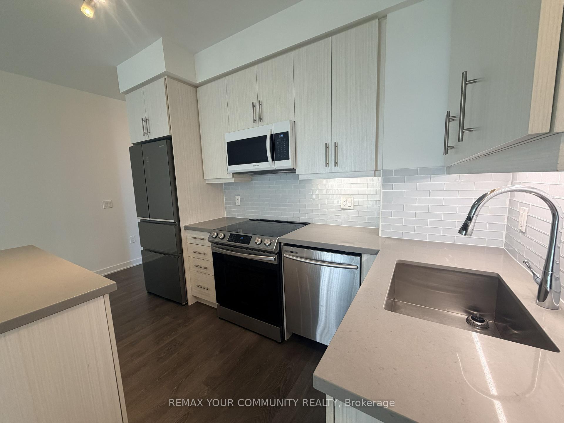Photo 5 of Unit 1809, 75 Oneida Crescent, Richmond Hill, Langstaff — HOMEH
