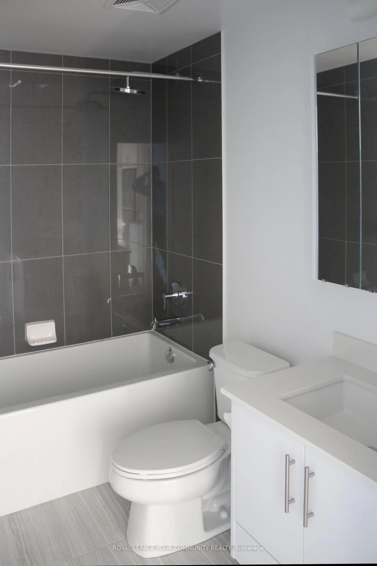 Photo 38 of Unit 1809, 75 Oneida Crescent, Richmond Hill, Langstaff — HOMEH
