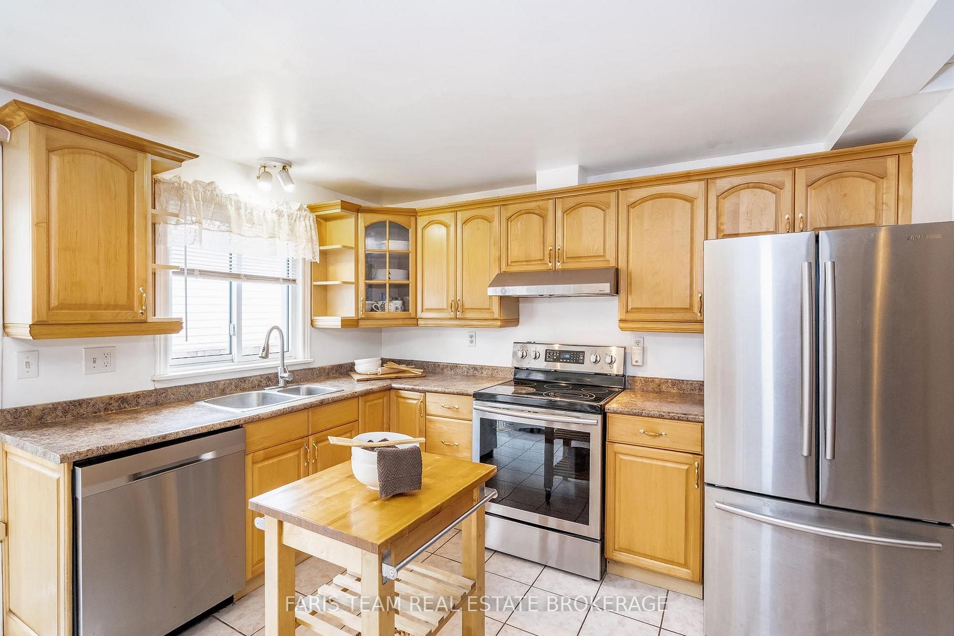 Photo 6 of 24 Laurie Crescent, Barrie, Wellington — HOMEH