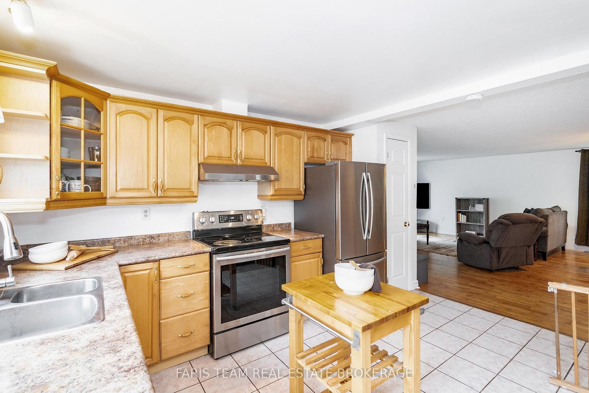 Photo 9 of 24 Laurie Crescent, Barrie, Wellington — HOMEH