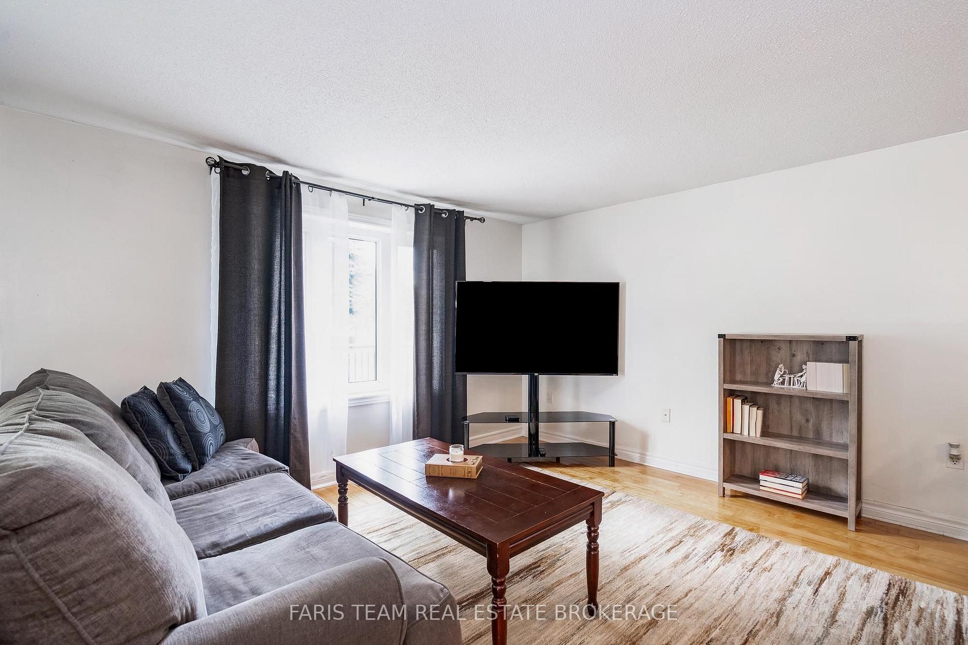 Photo 14 of 24 Laurie Crescent, Barrie, Wellington — HOMEH