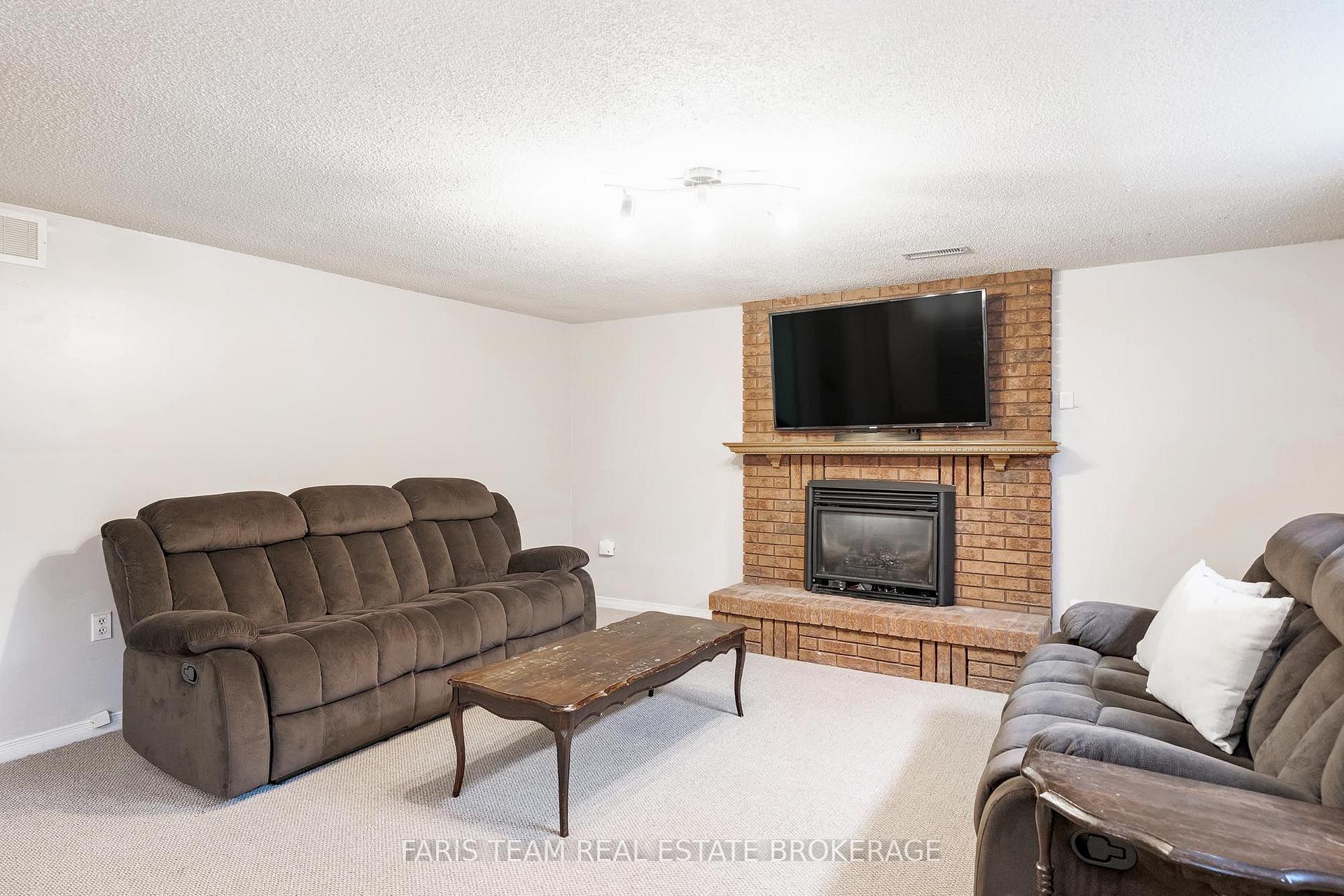 Photo 23 of 24 Laurie Crescent, Barrie, Wellington — HOMEH
