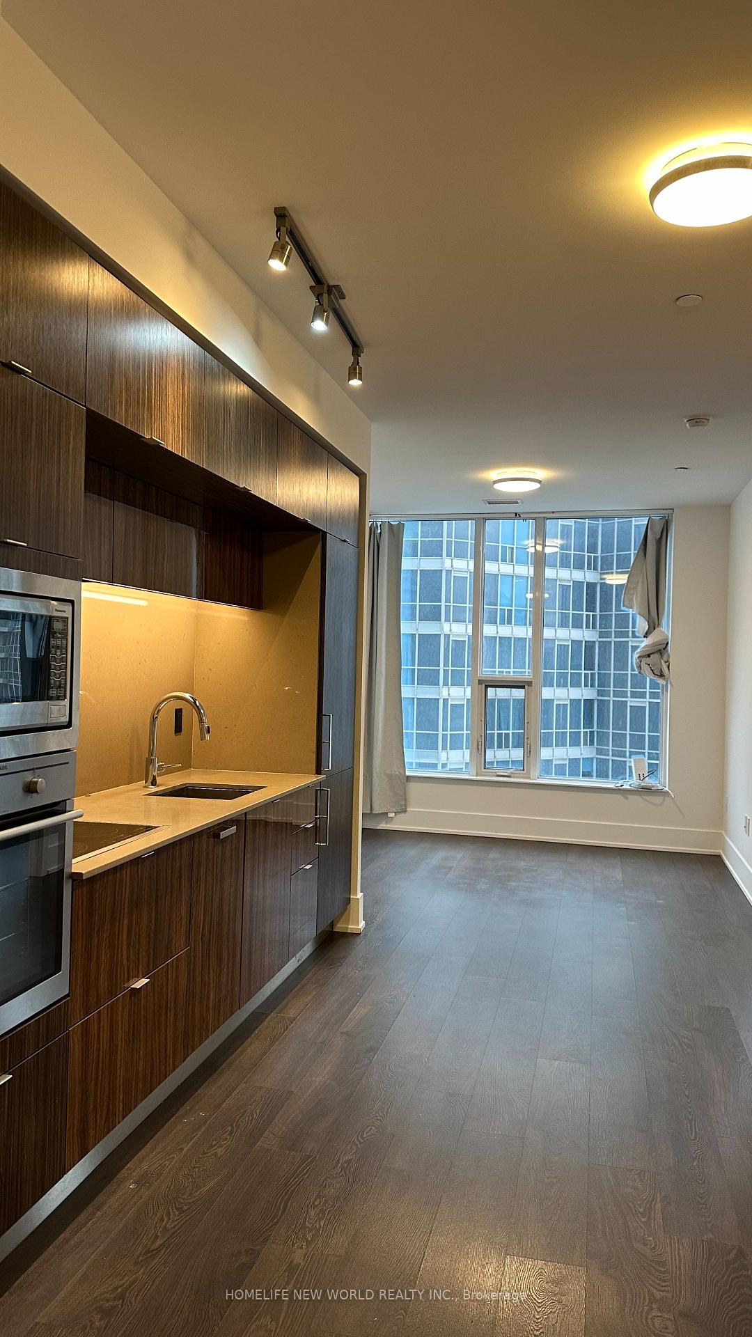 Photo 3 of Unit 3306, 10 York Street, Toronto, Waterfront Communities — HOMEH