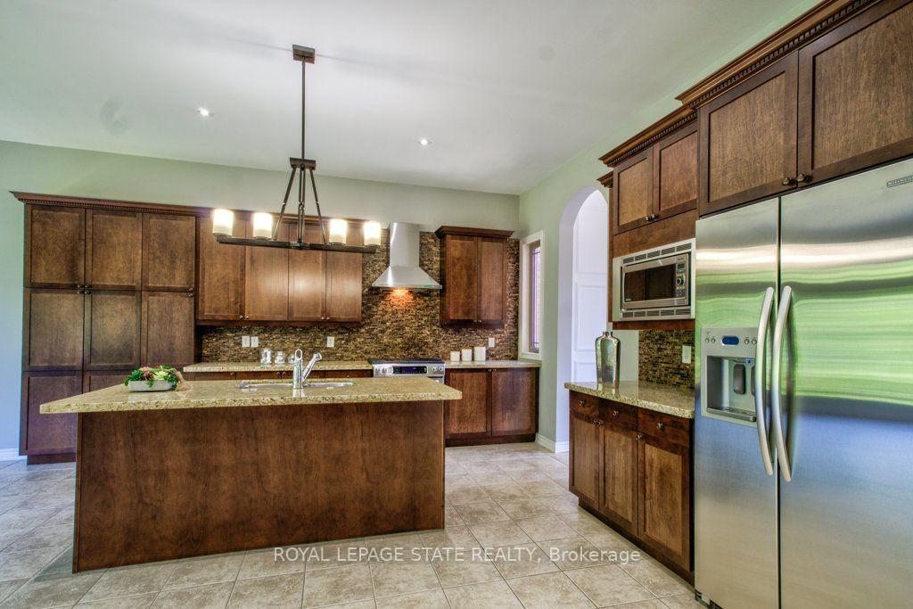 Photo 8 of 104 Diiorio Circle, Hamilton, Meadowlands — HOMEH