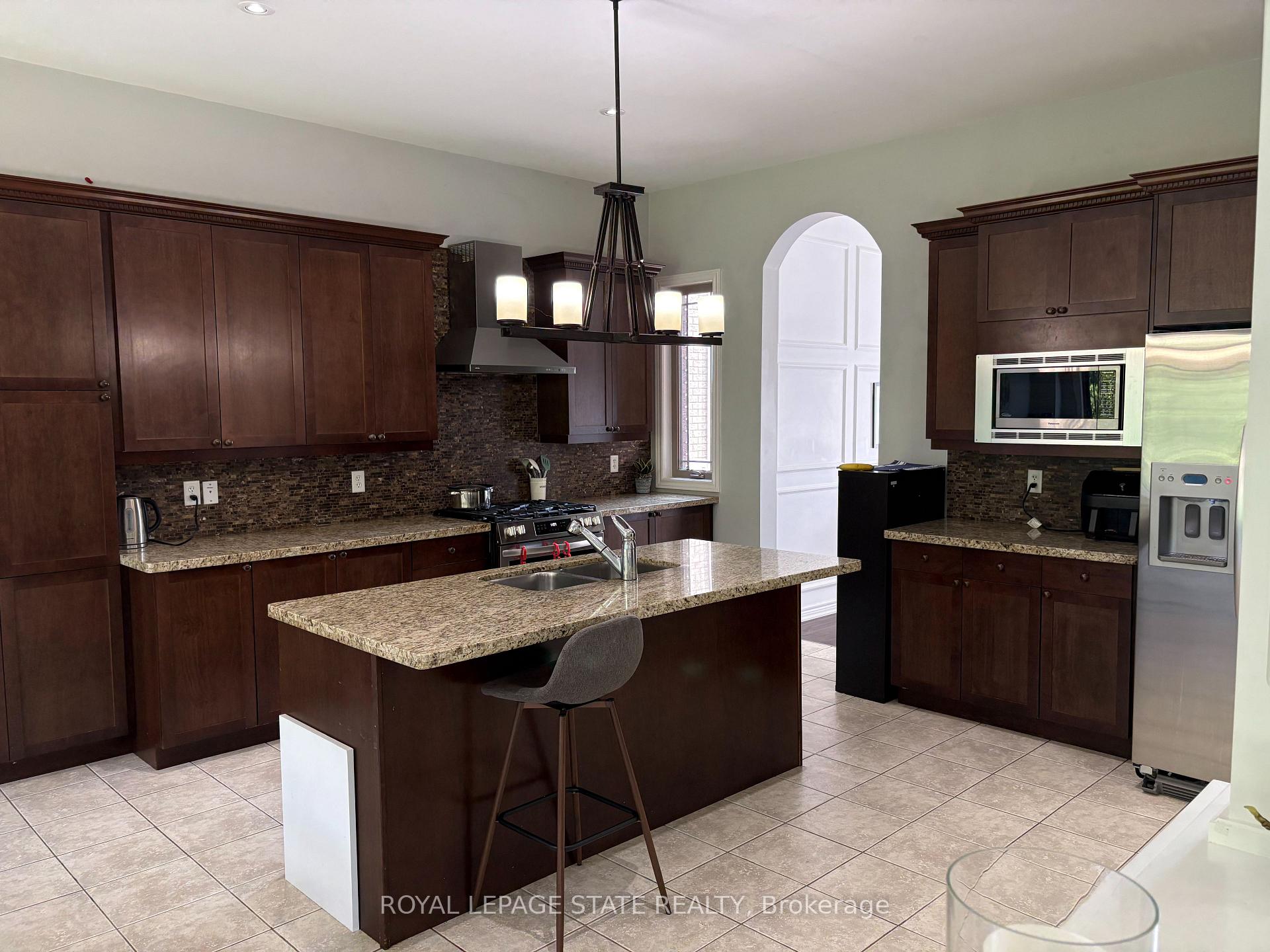 Photo 10 of 104 Diiorio Circle, Hamilton, Meadowlands — HOMEH