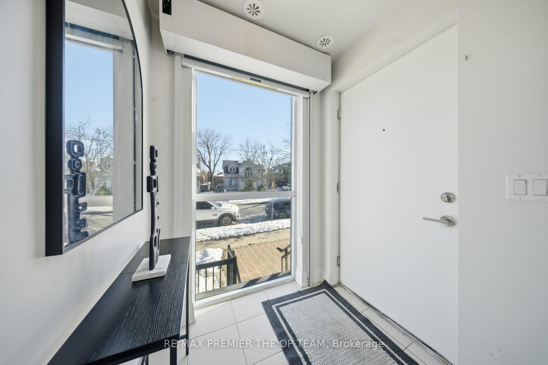 Photo 6 of Unit 702, 48 Coles Avenue, Vaughan, Vaughan Grove — HOMEH